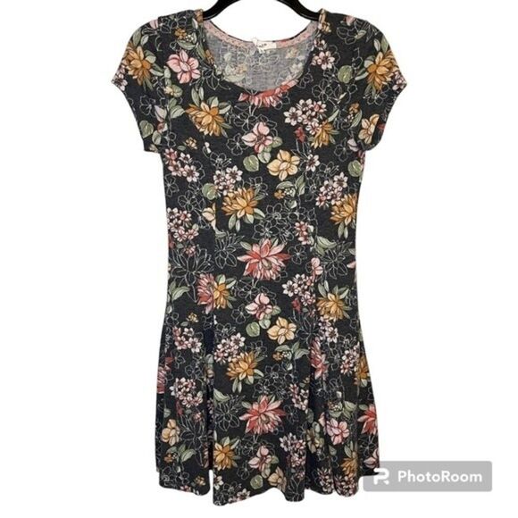 You and I Gray Floral Print Short Sleeve Mini Dress Size Medium - Picture 1 of 4
